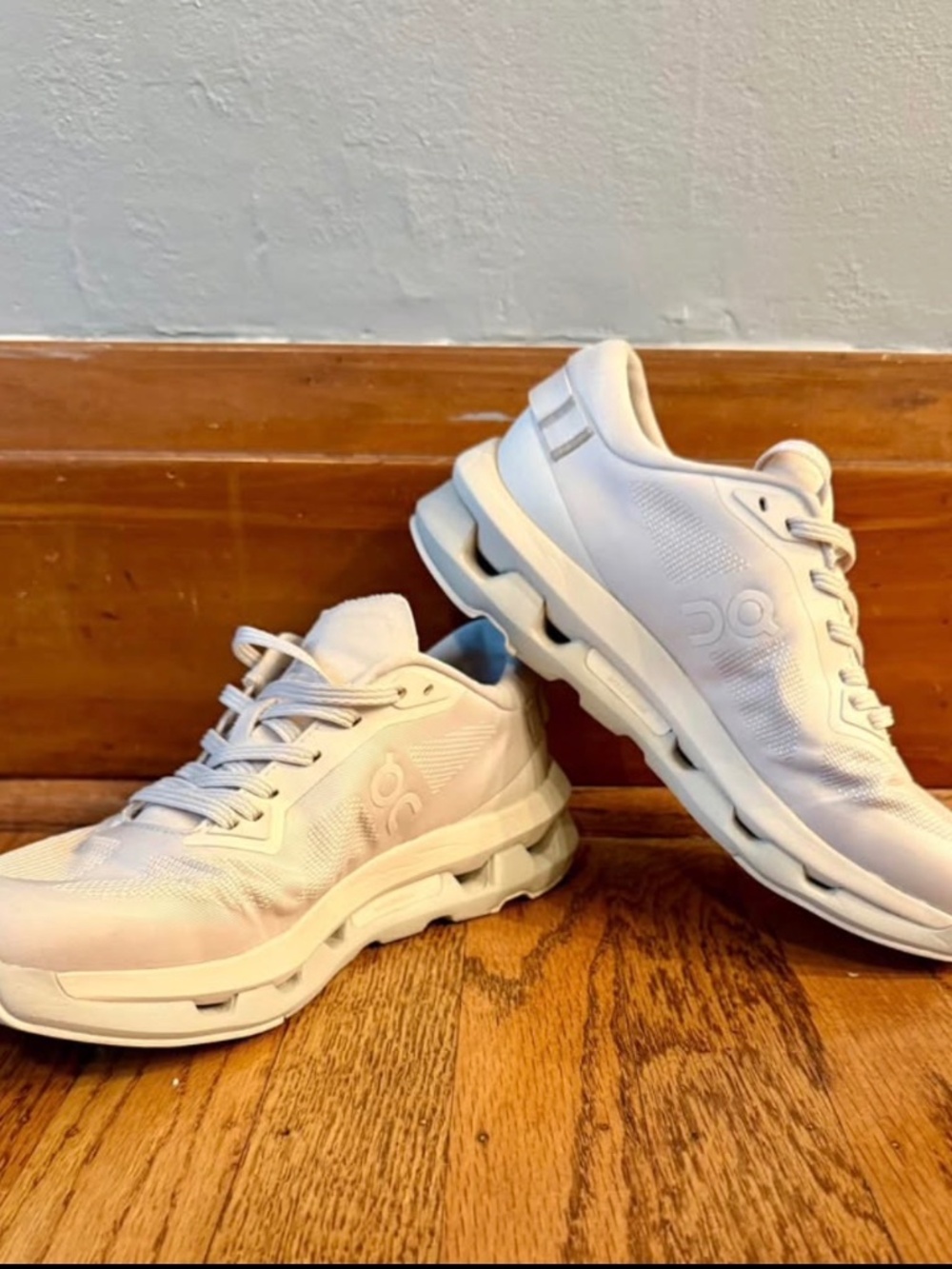 Women’s On Cloud Sneakers 6.5